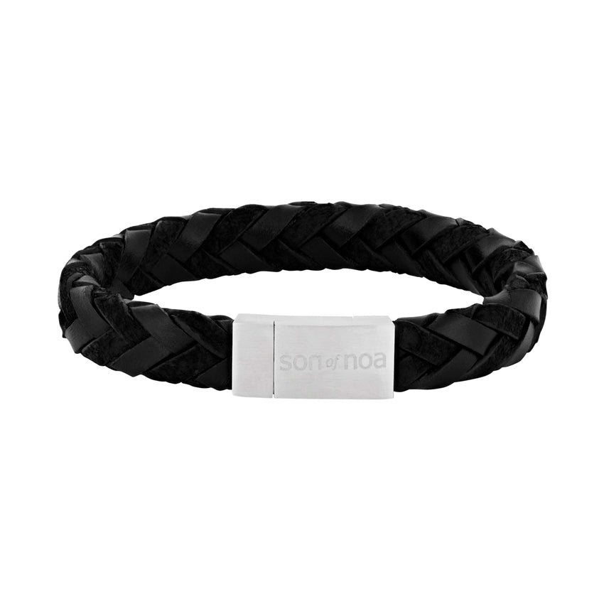 Son of Noa armbånd i sort flettet kalveskind med stållås 19–23 cm